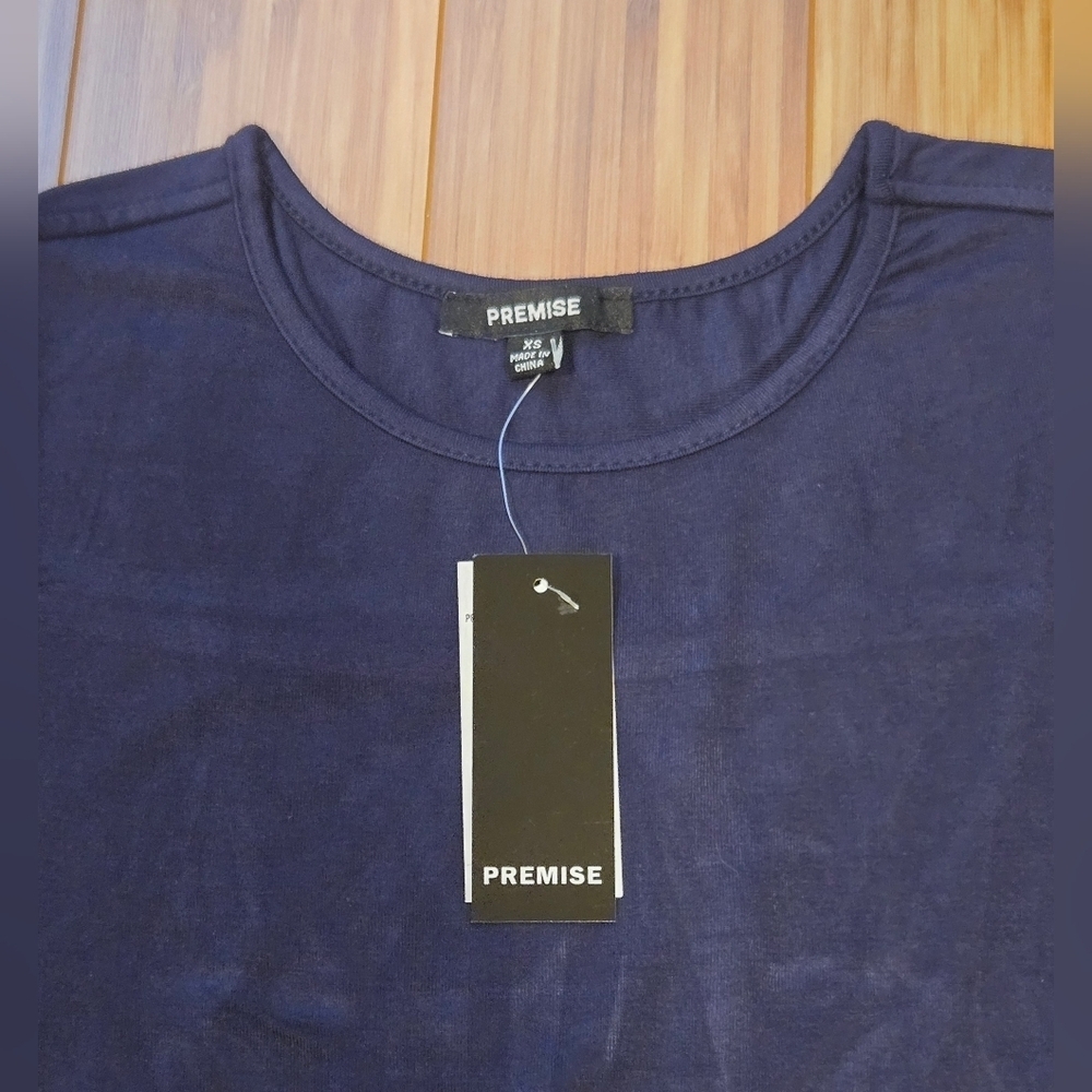 NWT Premise Women's Navy Blue Top - Picture 4 of 9